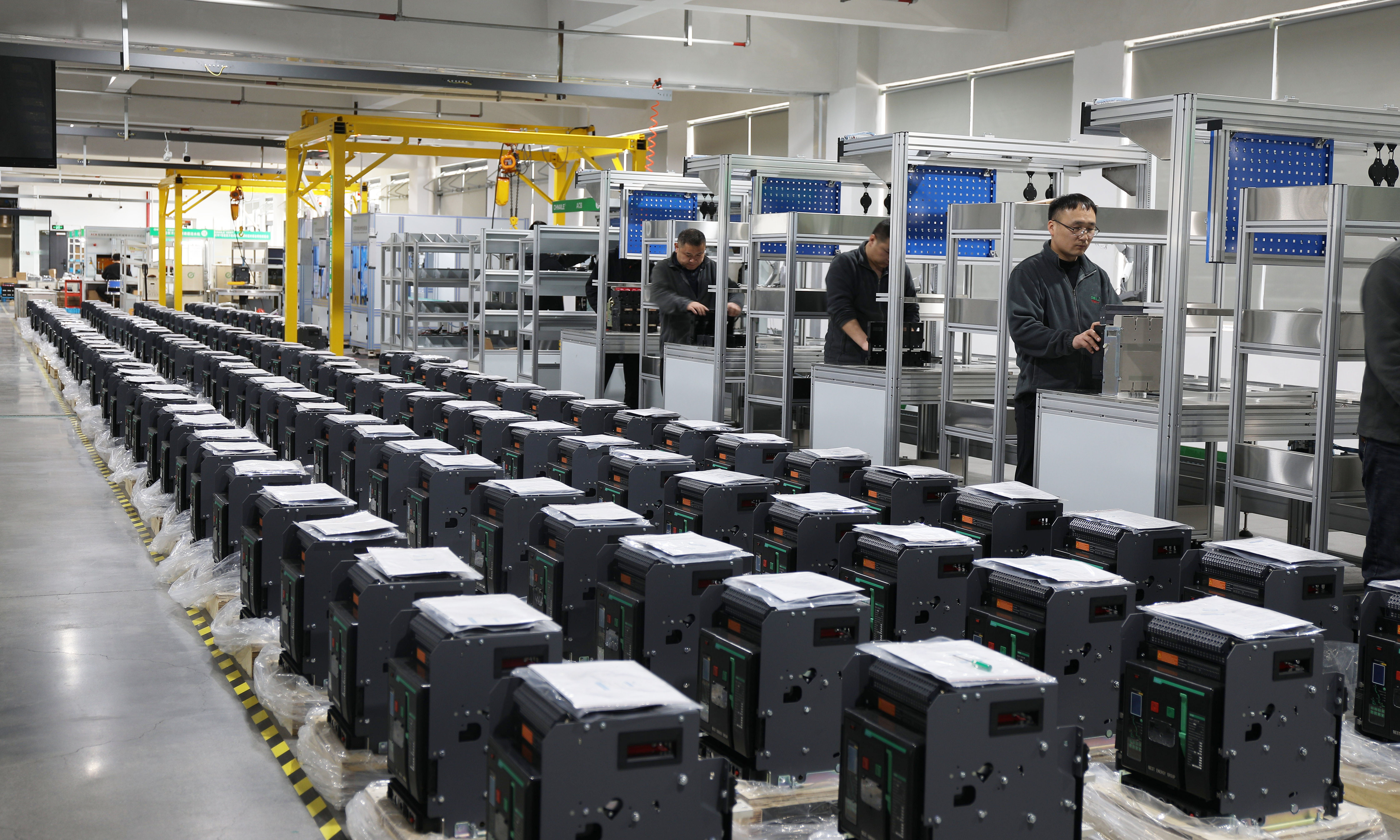 Intelligent production line for air circuit breakers
